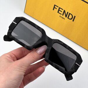 Fendi FENDIGRAPHY FE40074U 05A Women BRAND NEW Sunglasses Rectangle Monogram